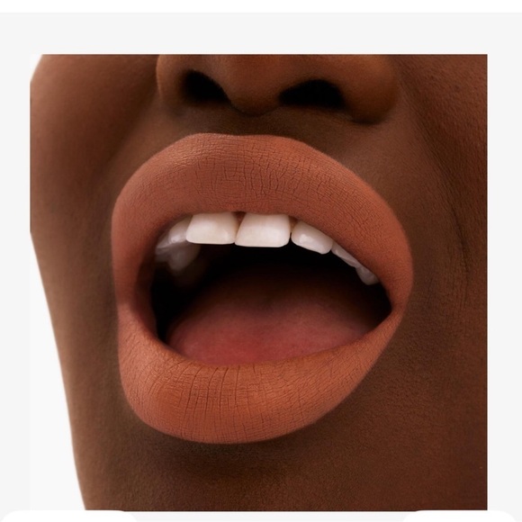 Mac Locked Kiss 24HR Lipstick NIB
Color Gutsy NEW - Picture 5 of 6